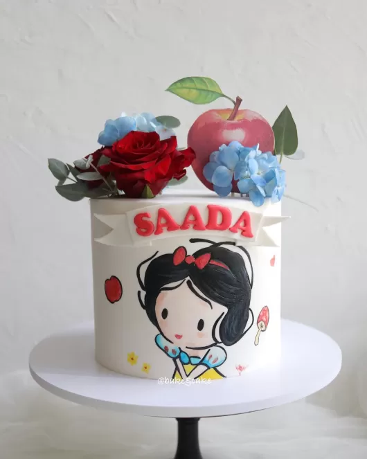 Snow white kids cake
